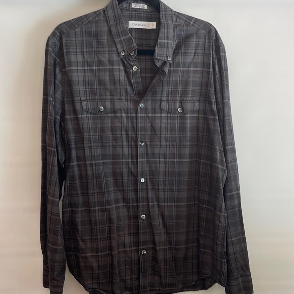 Calvin Klein men’s dress shirt. Size lg